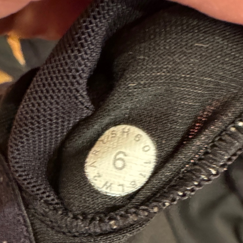 Lululemon Women's Black Strappy Sports Bra Size: 6 - Picture 5 of 5
